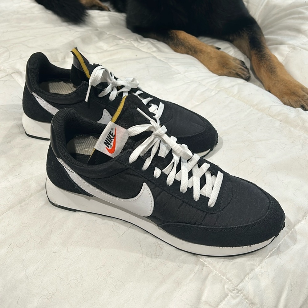 Nike Tailwind black / white